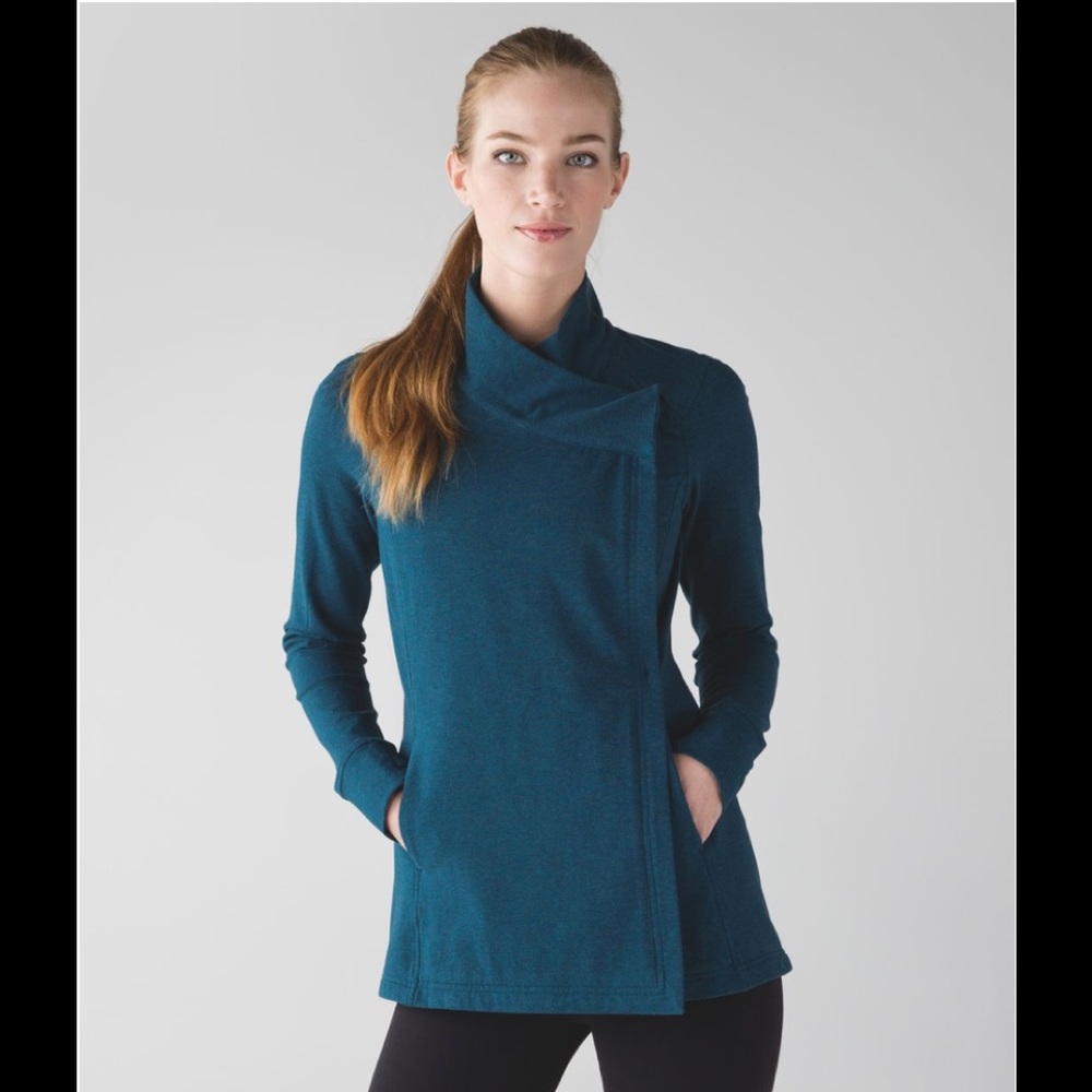 Lululemon Coast Wrap II in Heathered Alberta Lake